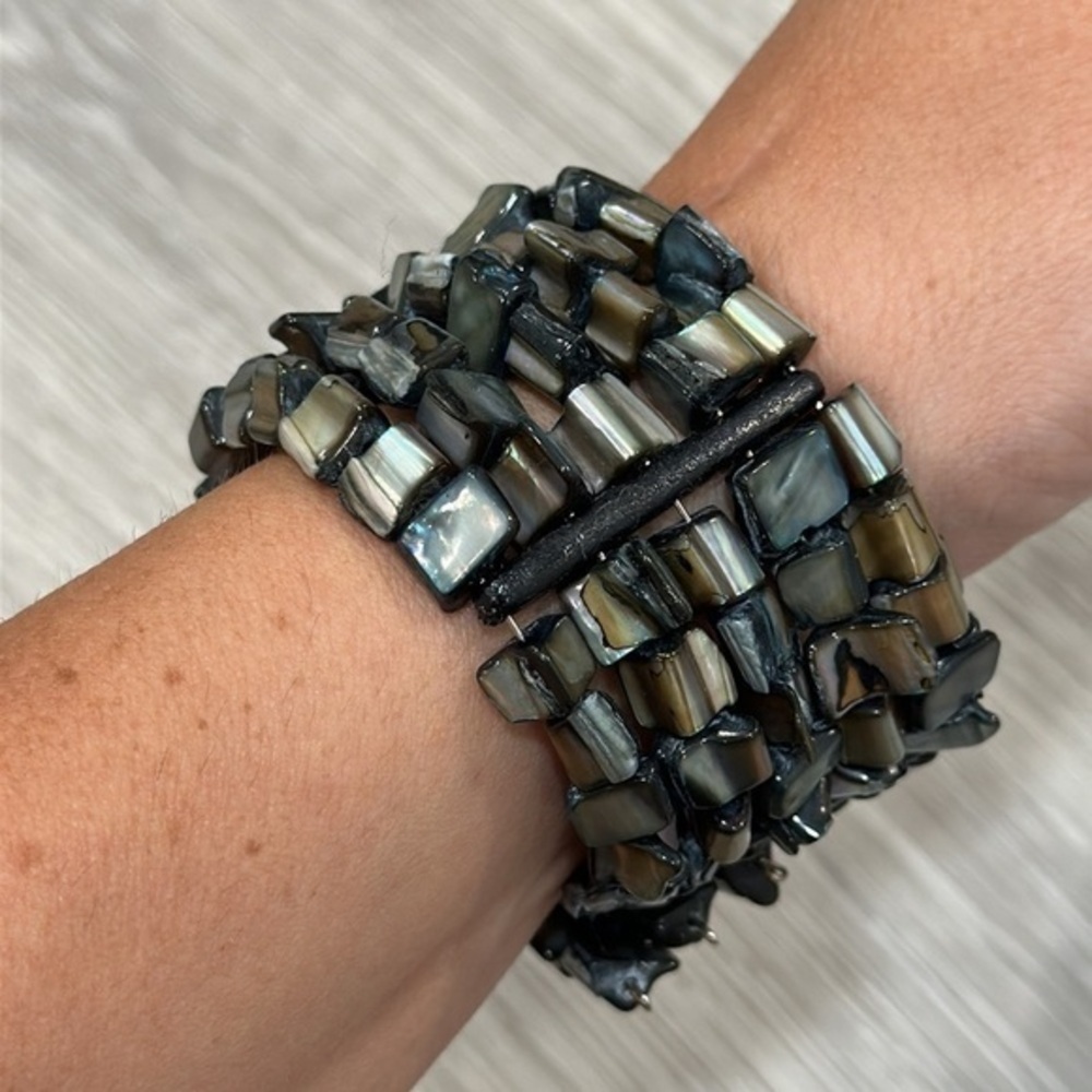 Beachy Boho Summer Mother of Pearls Bracelet Women’s Chunky Beaded Black